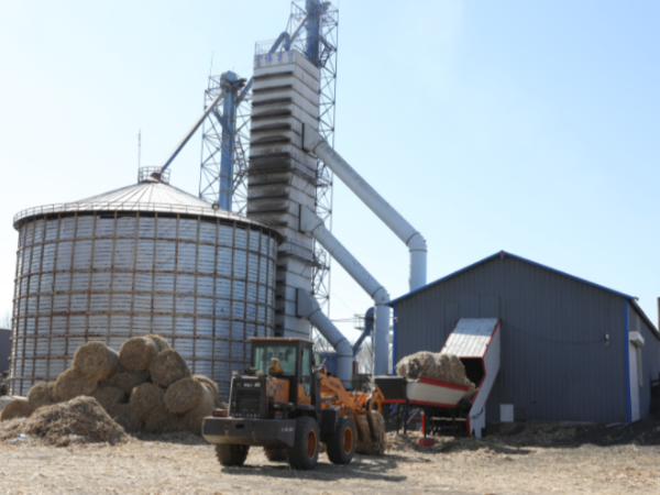 煤價(jià)上漲，糧食烘干用上生物質(zhì)秸稈大包直燃熱風(fēng)爐，一年省下30萬